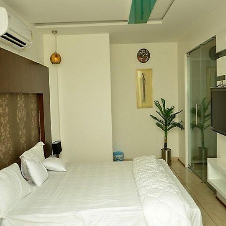 Hotel The Grand Parshwanath Sankeshvar ภายนอก รูปภาพ