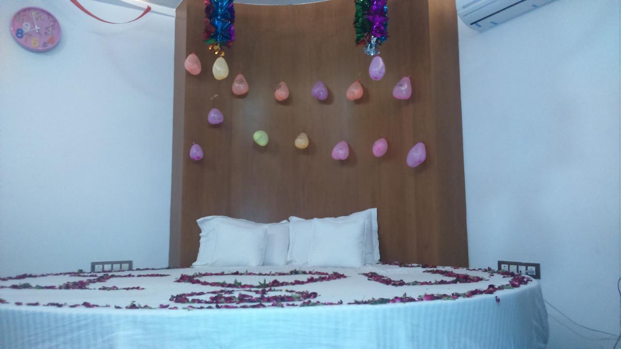Hotel The Grand Parshwanath Sankeshvar ภายนอก รูปภาพ