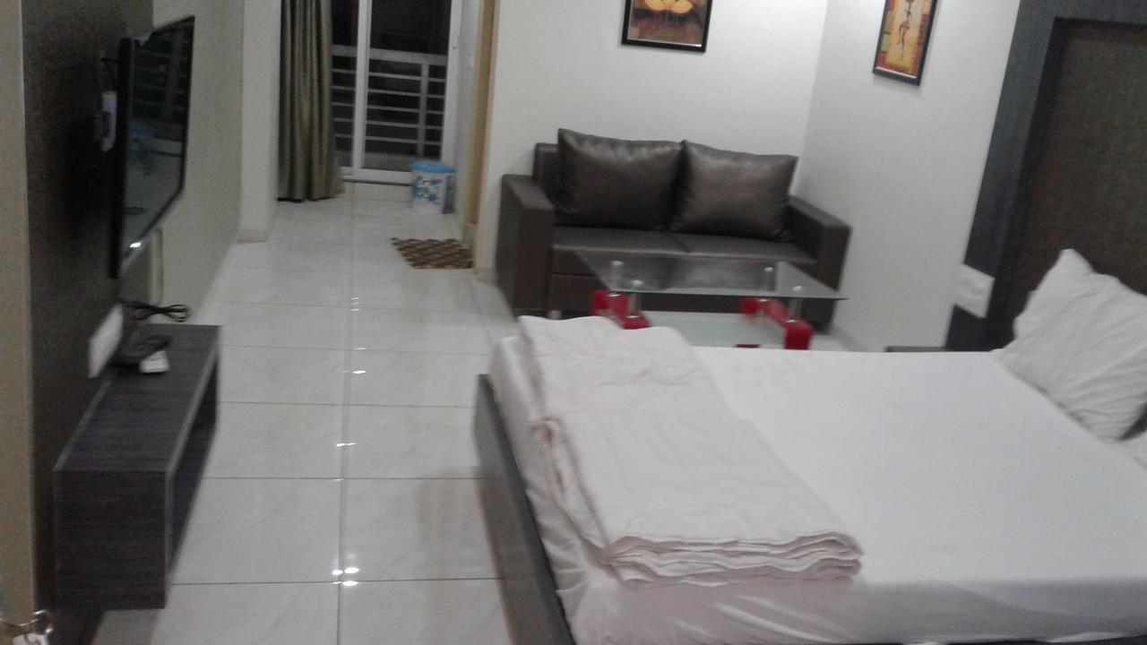 Hotel The Grand Parshwanath Sankeshvar ภายนอก รูปภาพ