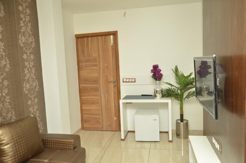 Hotel The Grand Parshwanath Sankeshvar ภายนอก รูปภาพ
