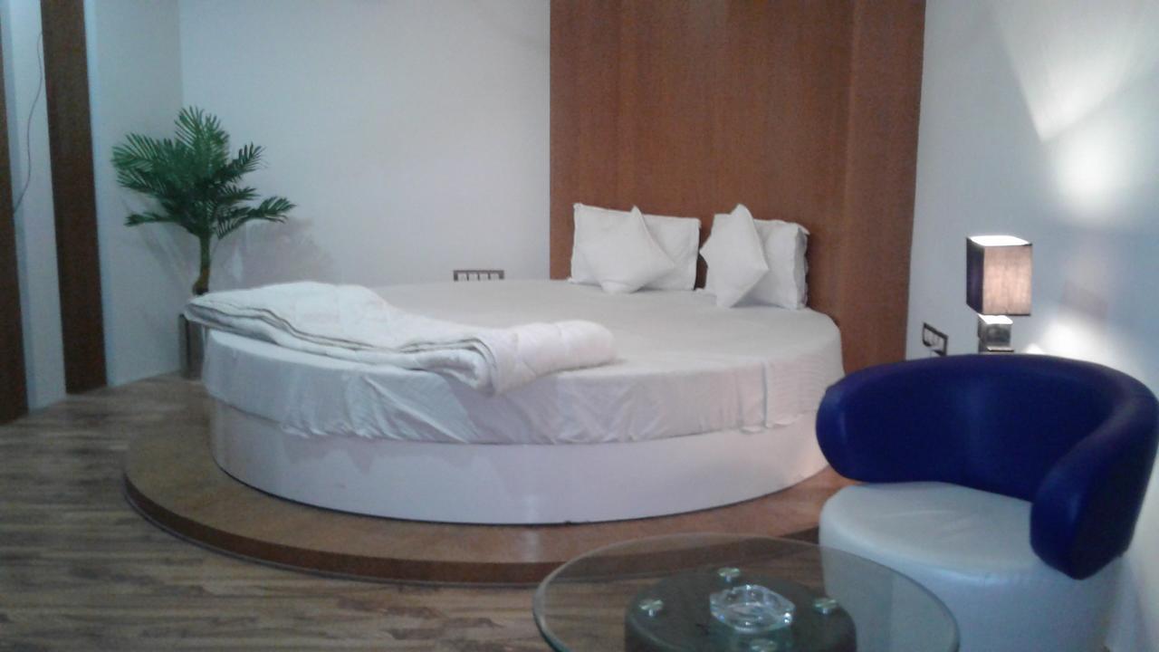 Hotel The Grand Parshwanath Sankeshvar ภายนอก รูปภาพ
