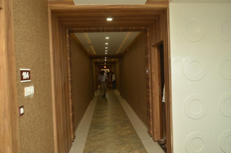 Hotel The Grand Parshwanath Sankeshvar ภายนอก รูปภาพ