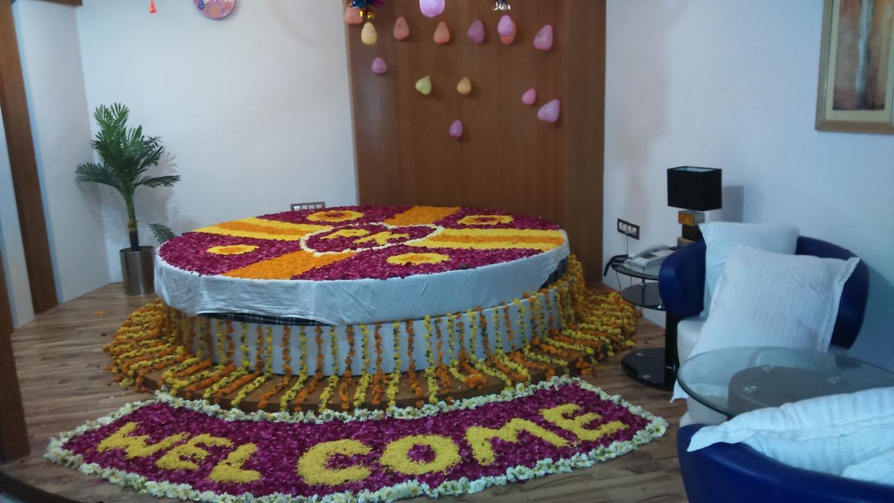 Hotel The Grand Parshwanath Sankeshvar ภายนอก รูปภาพ
