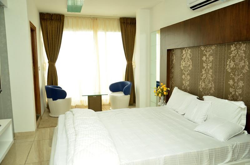 Hotel The Grand Parshwanath Sankeshvar ภายนอก รูปภาพ