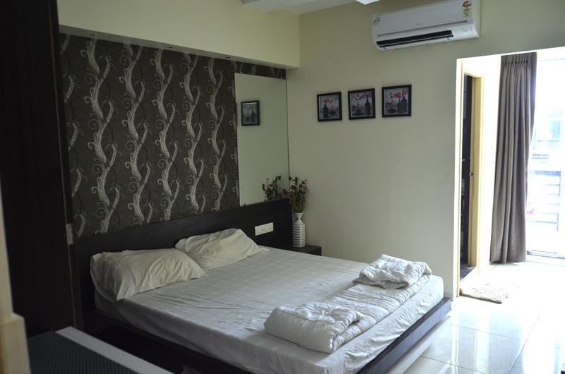 Hotel The Grand Parshwanath Sankeshvar ภายนอก รูปภาพ